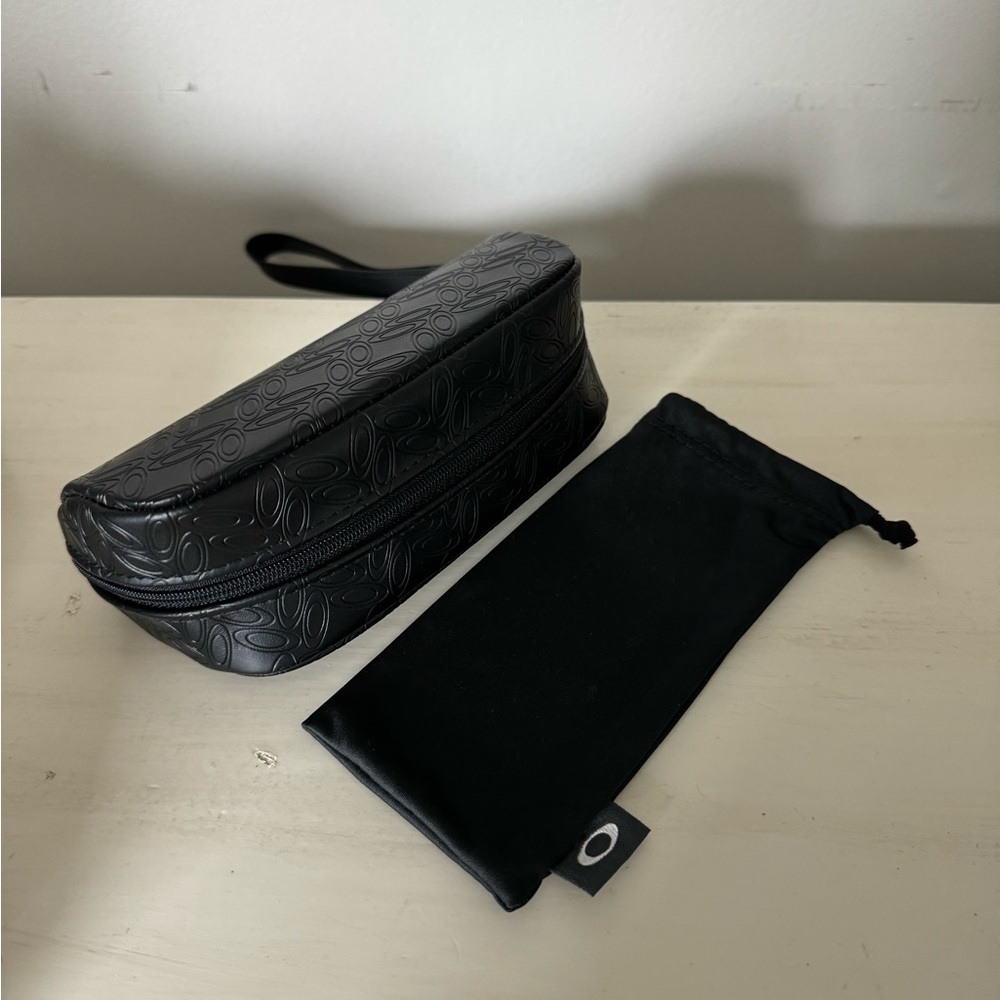 NEW OAKLEY BLACK AUTHENTIC EYEGLASSES SUNGLASSES Leather Zip CASE & POUCH ONLY